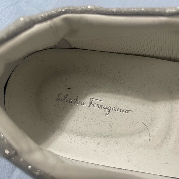 Almost brand new Salvatore Ferragamo. - Picture 1 of 5